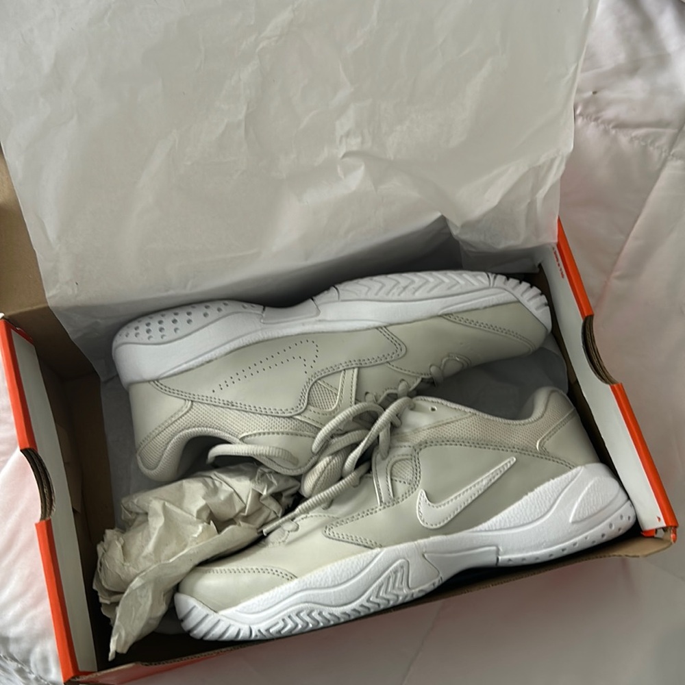 Tan Nike Court 7.5
